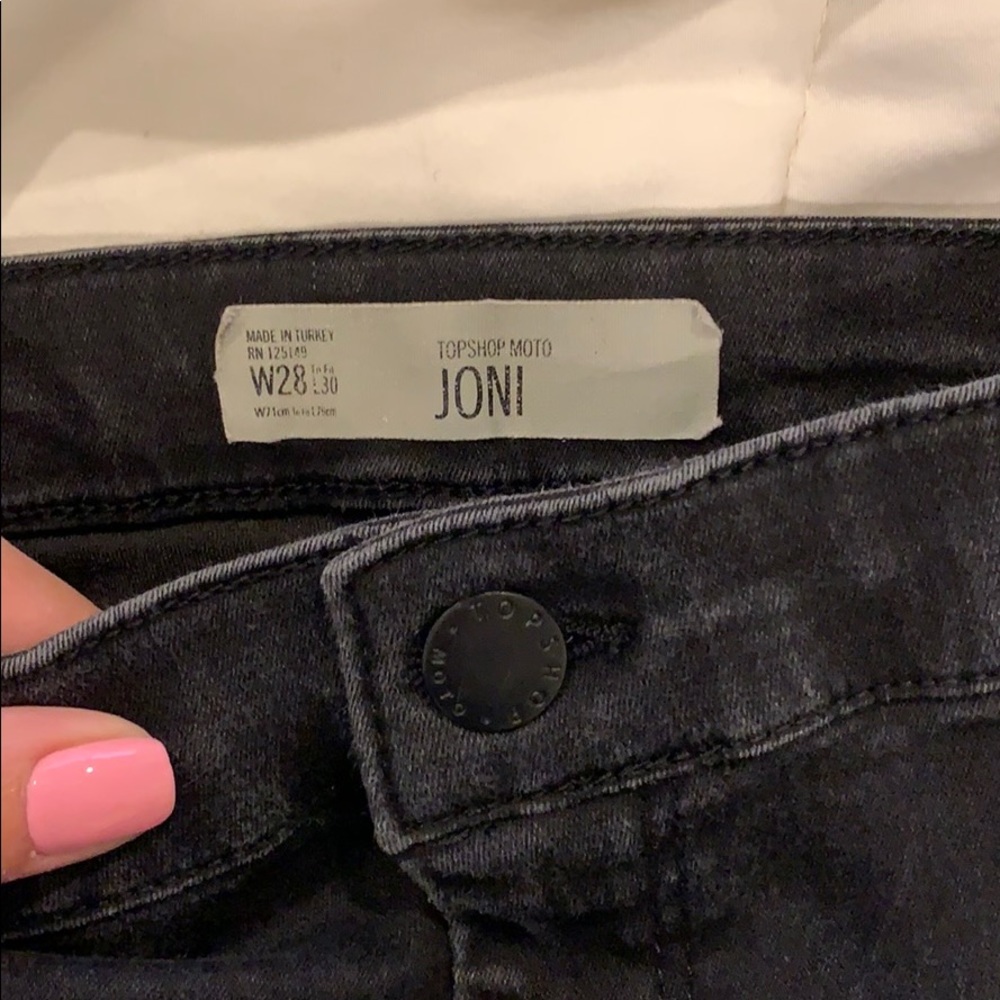 Topshop Moto Joni Jeans! Black w/knee rip. W28 L30